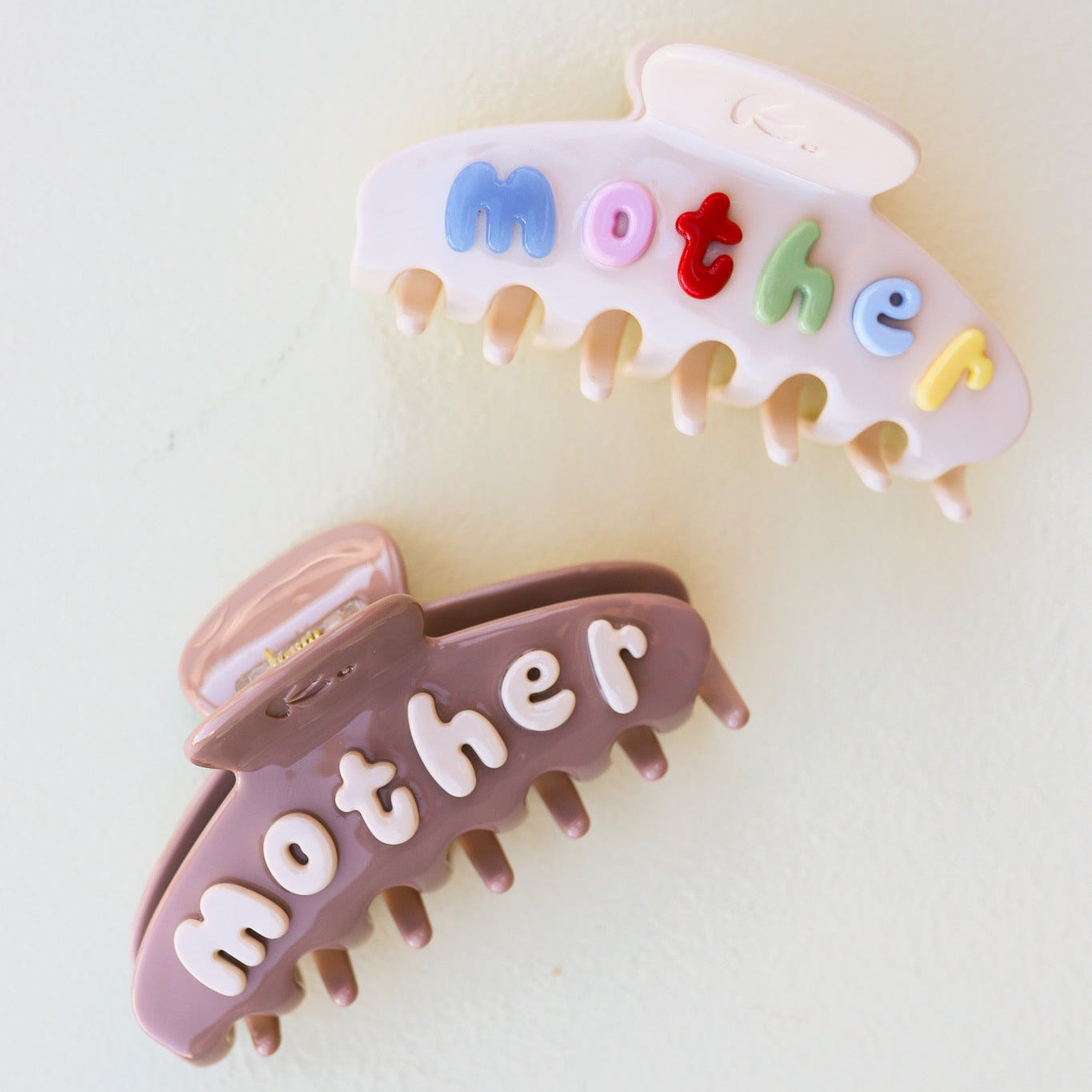 MOTHERHOOD CLAW