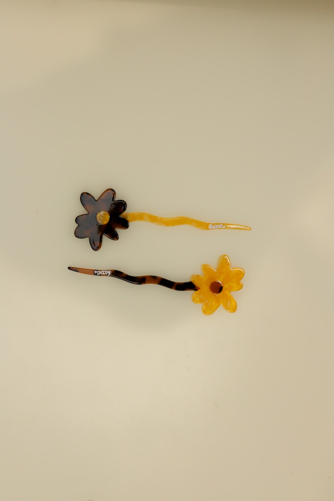 FLOWER FRENCH PINS ( 3 COLORS )