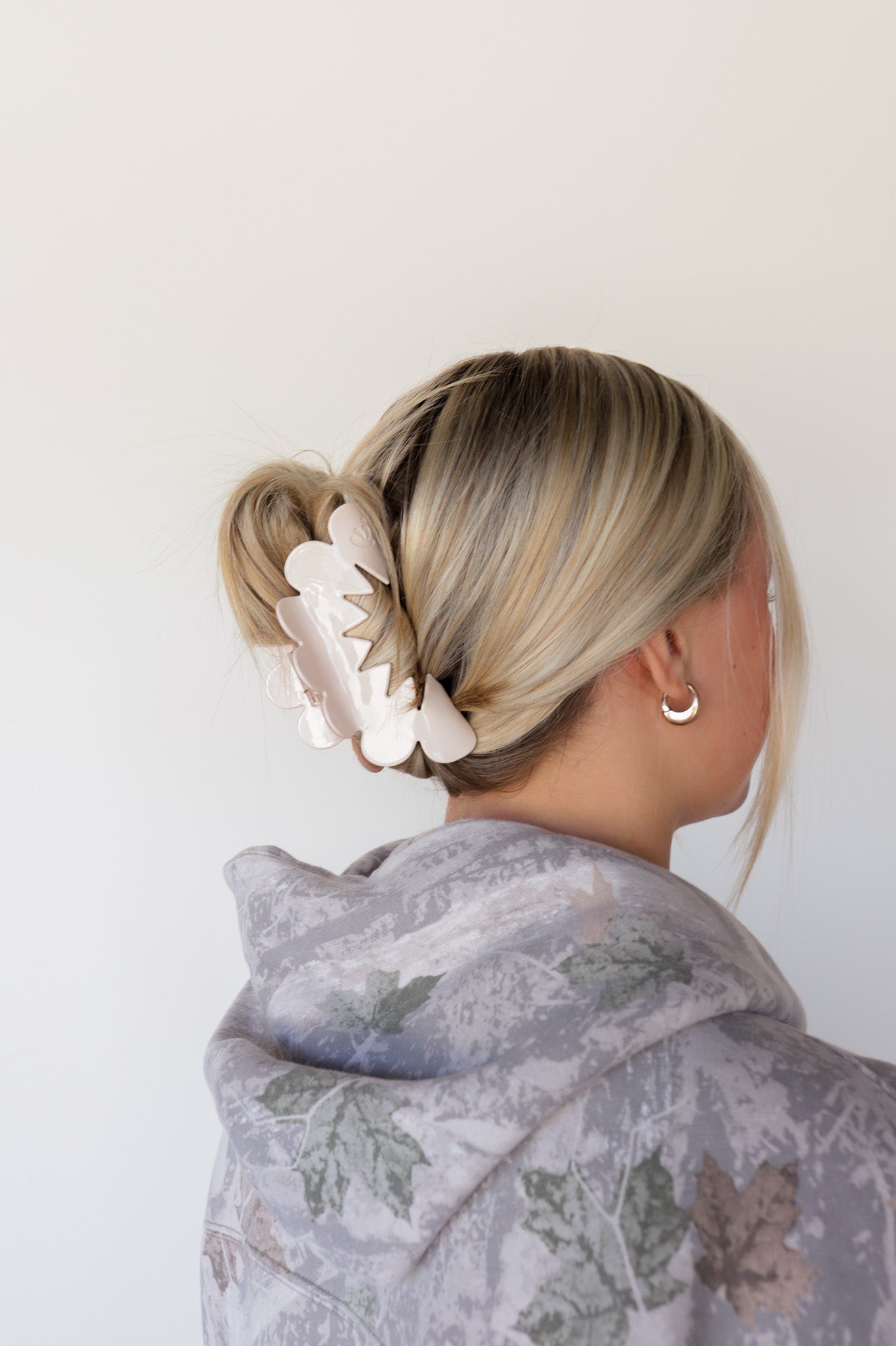 PINKY PETAL ARCH CLAW