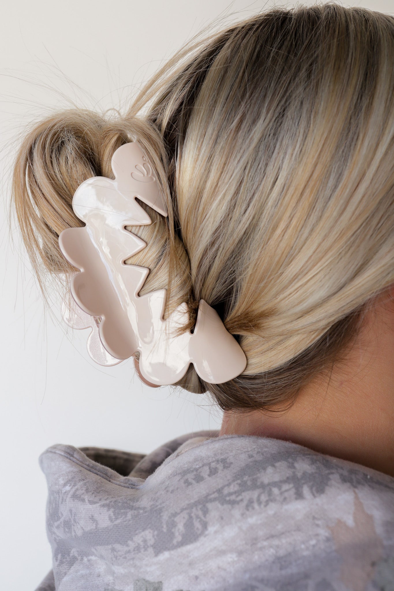 PINKY PETAL ARCH CLAW